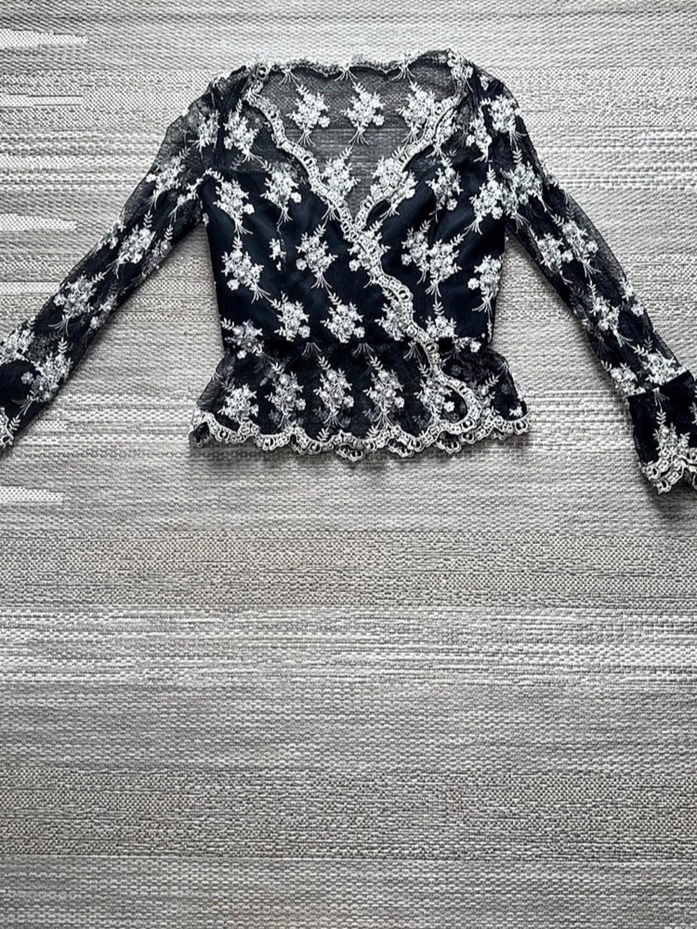 Victoria Royal Floral Lace Blouse in Black & White Size 6 Like New